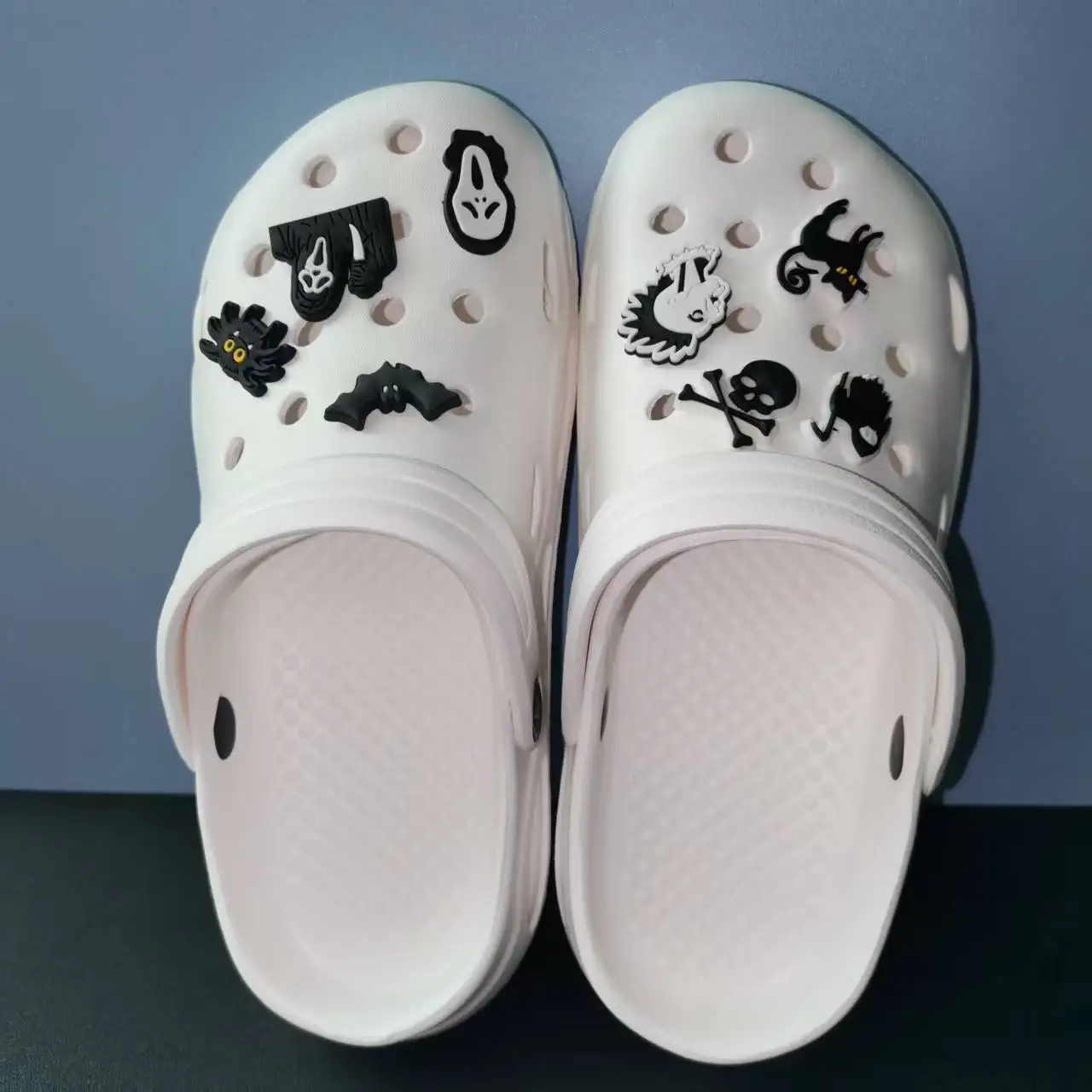 Woman Slippers With Halloween  - Jewelry Making For Adults recension och pris